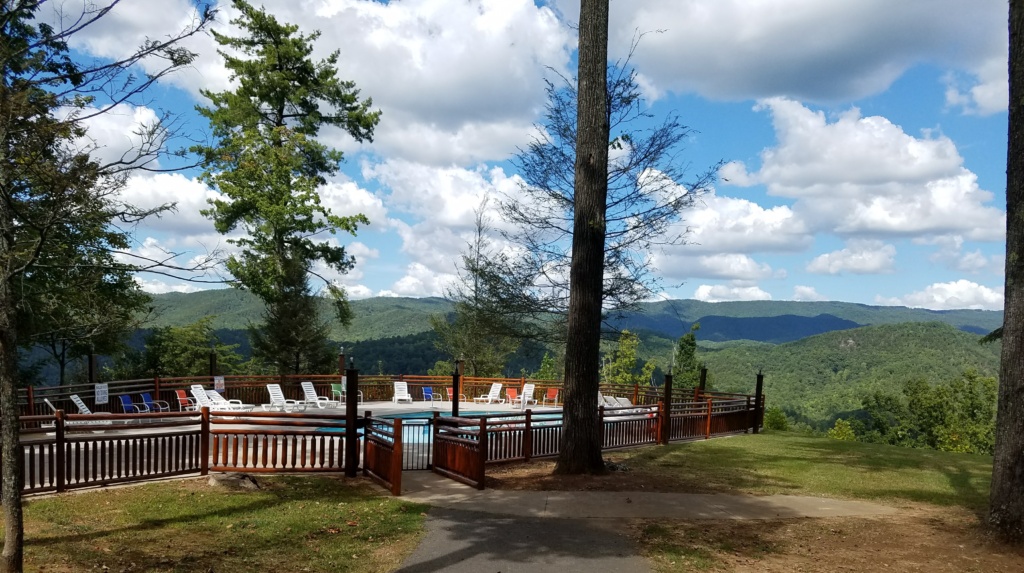 Looking for a luxury cabin experience, great for groups and families? Check out Brother's Cove in Pigeon Forge